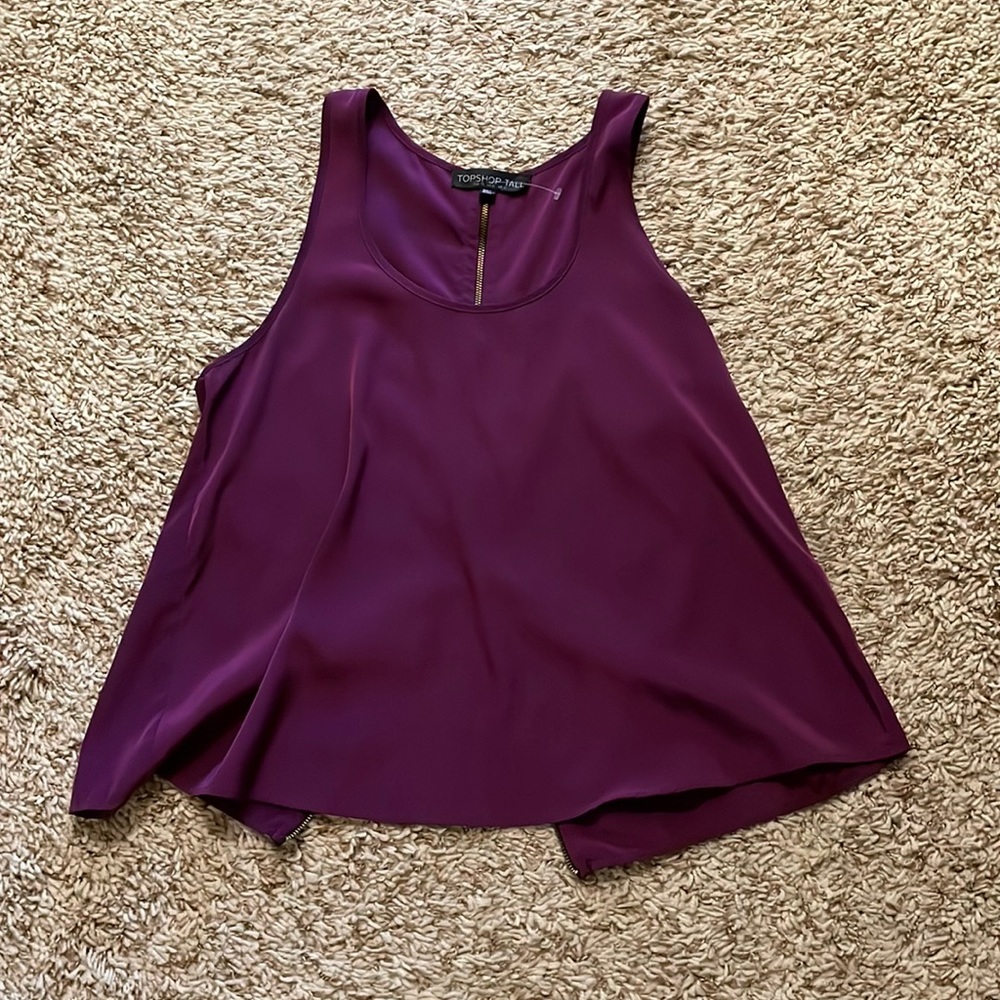 Perfect condition, cute zipper detail in the back you can unzip from the bottom